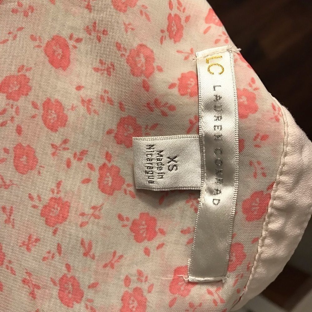 🌈Lauren Conrad XS Button Up Top! - Picture 3 of 7